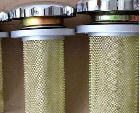 空氣濾清器在安裝時不能出錯 空氣濾清器在安裝時不能出錯